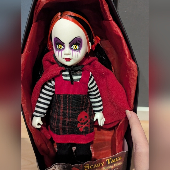 Living Dead Doll - Red Riding Hood - Picture 1 of 8